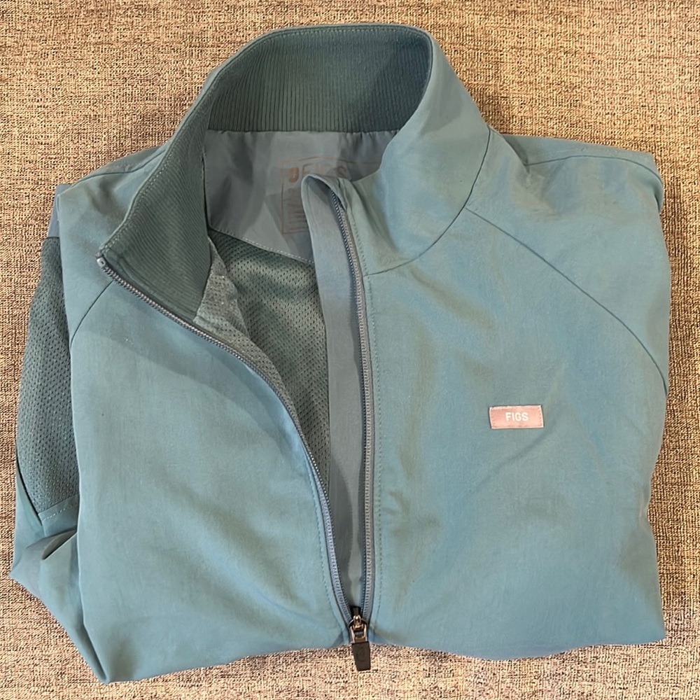 FIGS Sydney Jacket